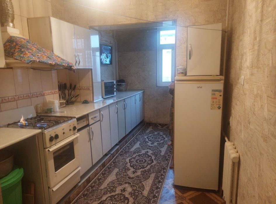 Olmoliq shahar maskovskiy kochasi 16 dom 3xonadon sotiladi kelishiladi