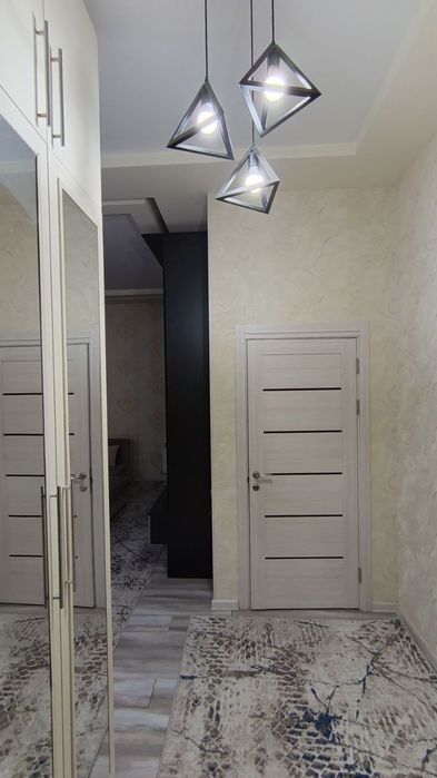 Квартира узок муддатга ижарага берилади.