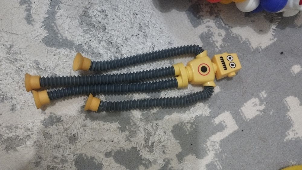 Продам тележку с игрушками