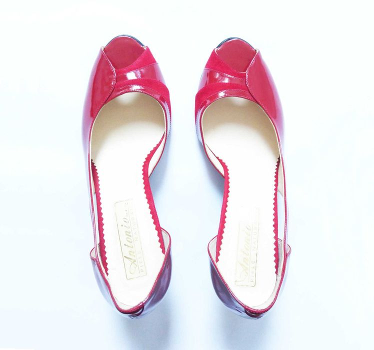Pantofi de piele lacuita si piele intoarsa rosu cu toc subtire 39