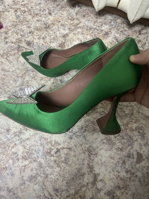 Продаю зеленые туфли