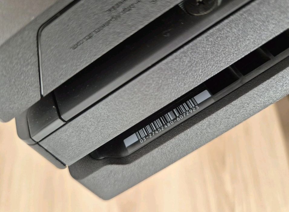 PlayStation 4 Pro 1TB в  отлично състояние, без забележки и профилактиран