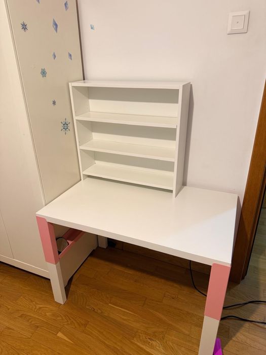 Birou Ikea Alb cu rafturi