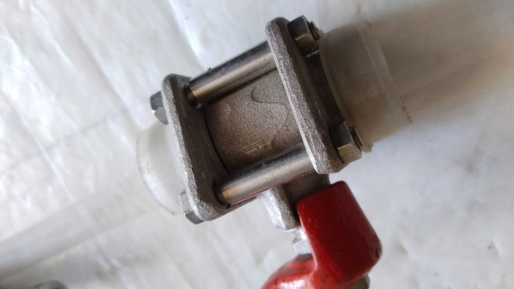 Кранове за вода спирателни и манометри