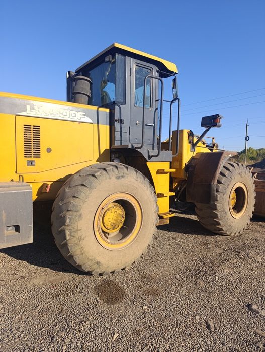 Продам фронтальный погрузчик LW 500.