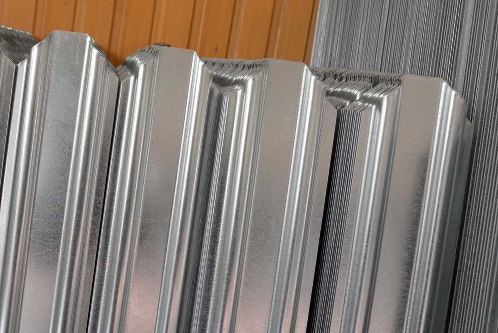 Șipcă zincată 0.6*104 util*1500