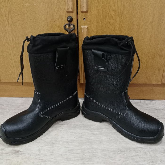 Продам рабочие сапоги. Размер 42