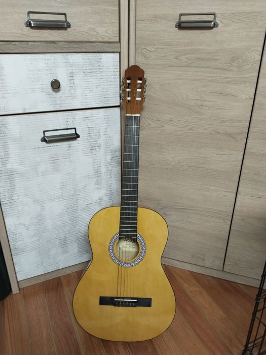 Гитара акустическая