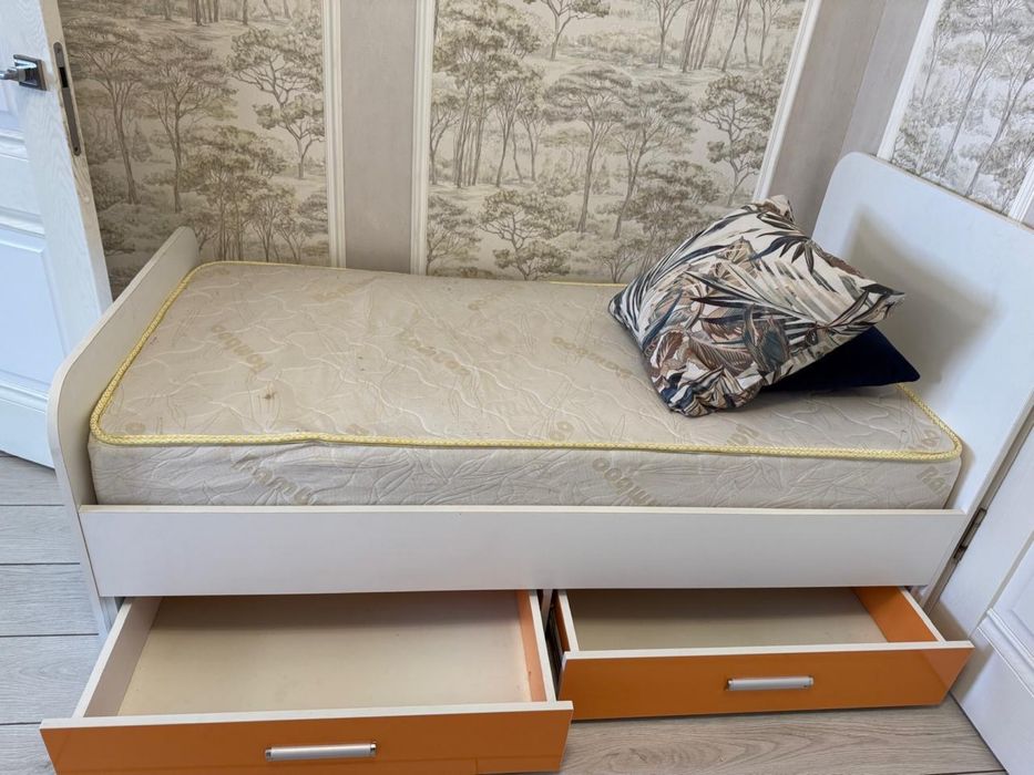 Срочно продам детский диван