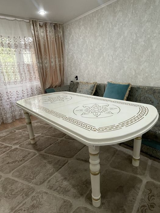 Срочно продам гостевой стол