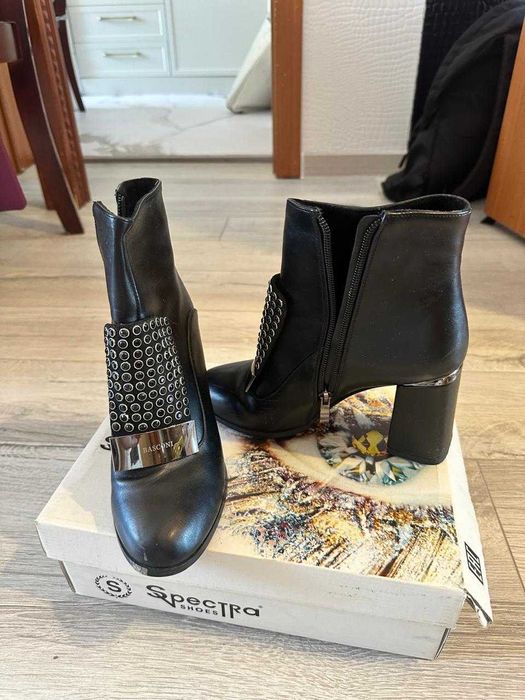 Продам сапоги женские.