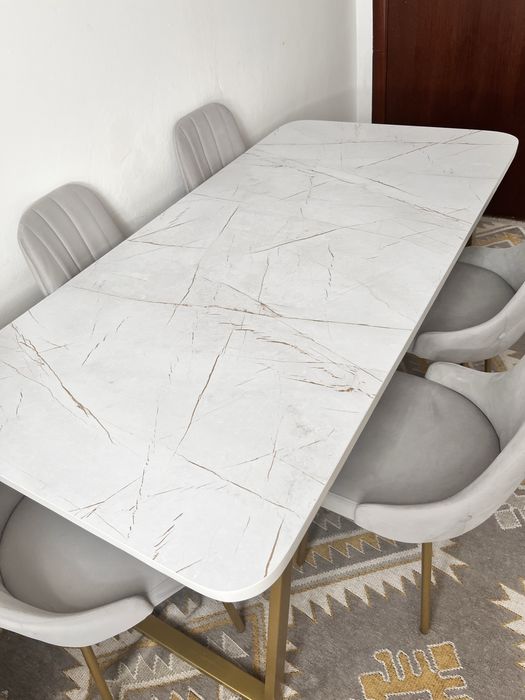 Продаются стол, стулья