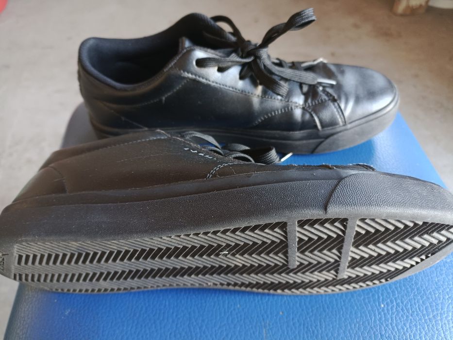 Продам осенью ботинку