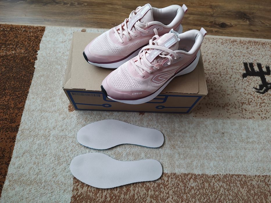 Adidasi Kiprun Decathlon roz marime 37, stare f.buna
