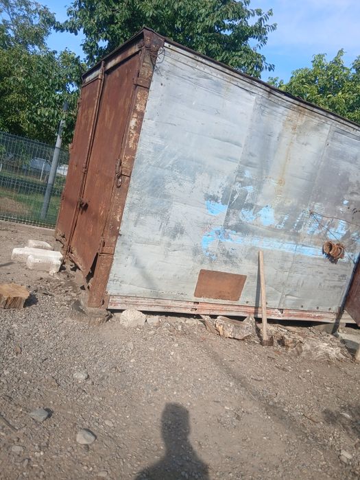 Vând vagon este din aluminiu