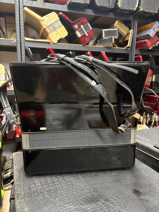 Acordeon nemtesc Weltmeister cu 60 de basi