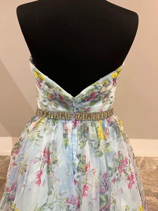 Vand rochie MacDuggal marimea S-M