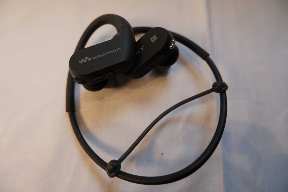 MP3 Player sport Sony Walkman NWWS623B, 4GB, rezistent la apa, gri