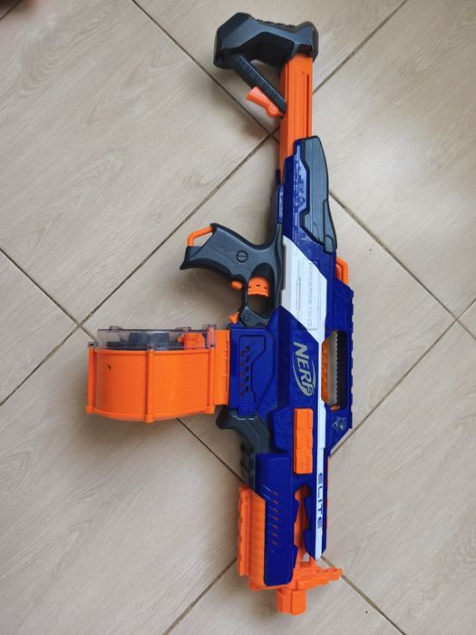 Nerf  pus a cu baterie