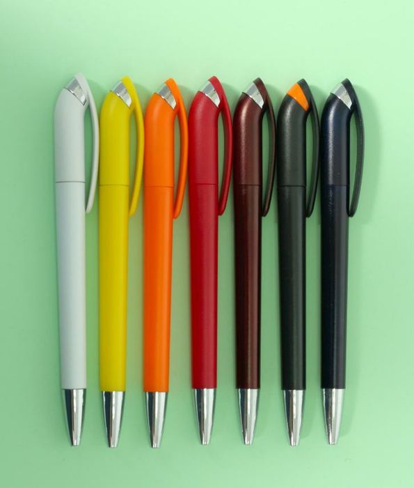 Химикали на едро и дребно 300 модела и цвята. Цена 0.20ст за бройка