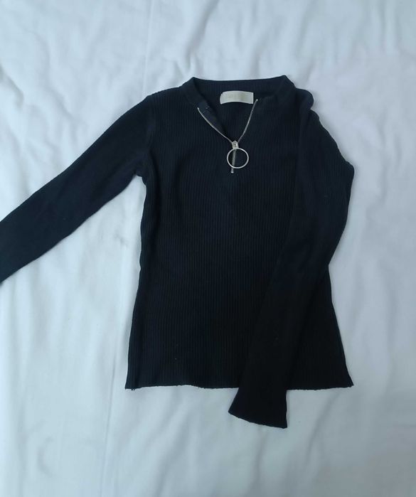 Pulover negru, purtat, calitate buna