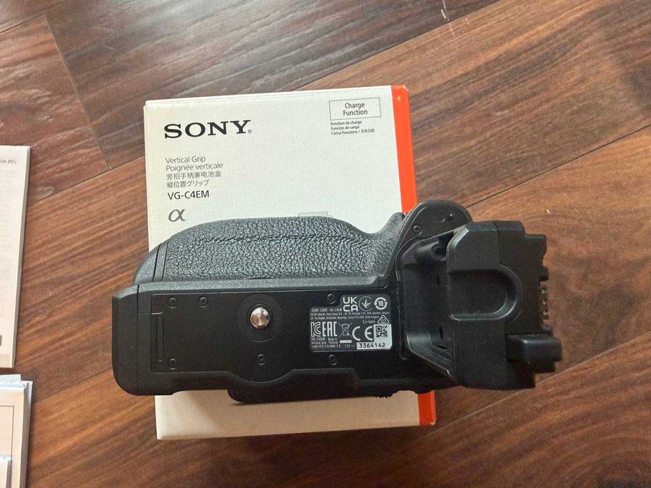 Battery GRIP - грип за батерии Sony VG-C4EM