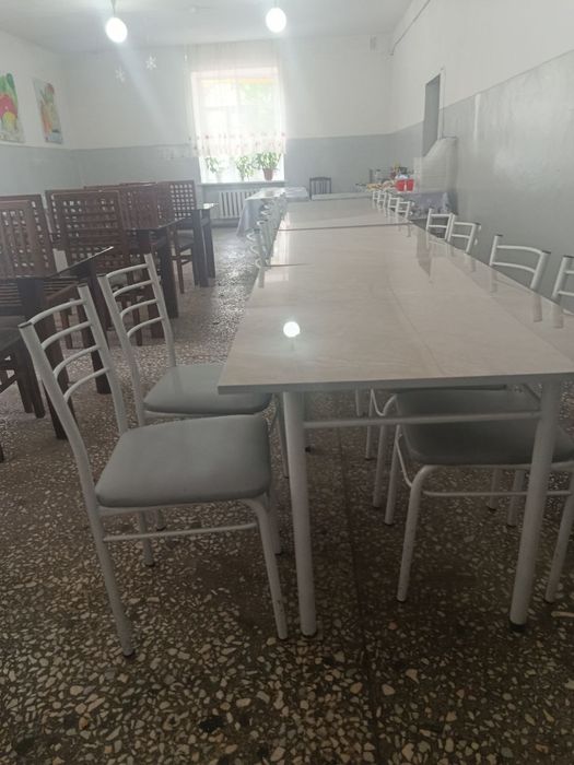 Stol va stullar kamplekt yangi sotiladi