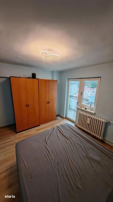 Apartament 3 camere – Central, Zăvoi | Renovat | Vedere panoramică