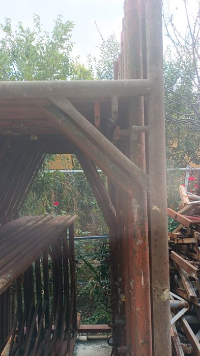 Se vinde schela metalica