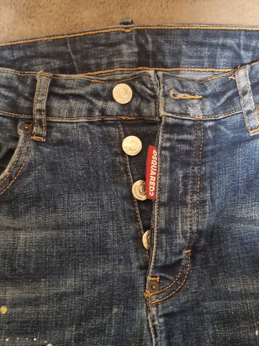 Blugi DSQUARED2 este mărimea 46