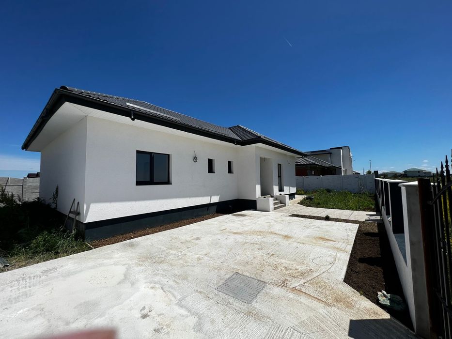 Casa in sabareni str asfaltata