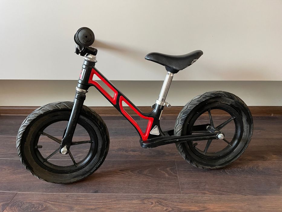 Баланс колело с помпащи се гуми 10 инча Tiny Bike
