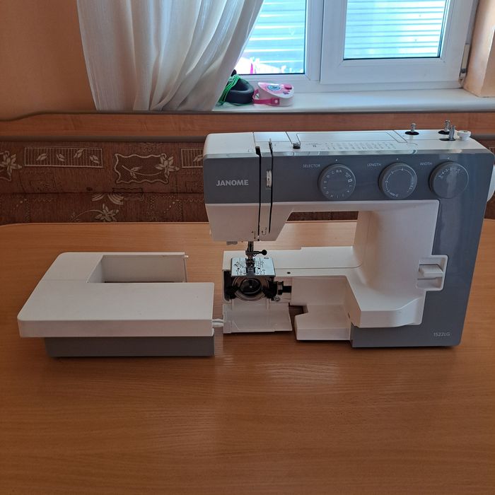 Швейная машинка Janome