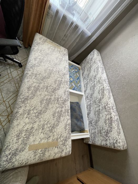 Продаю Диван (двуместный)