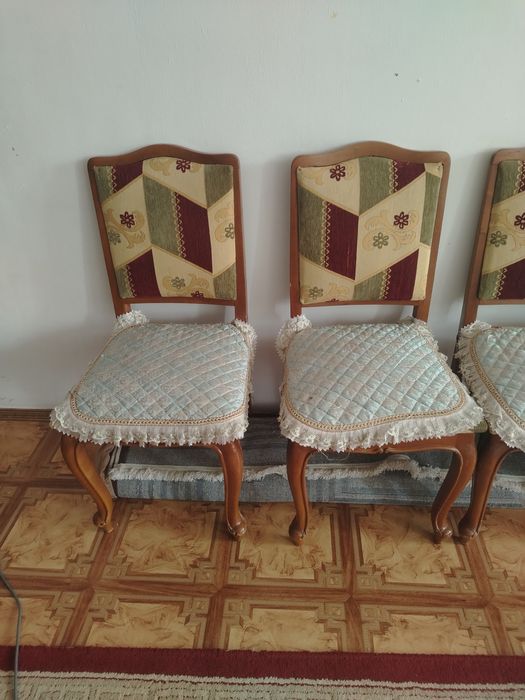 Стол со стульями