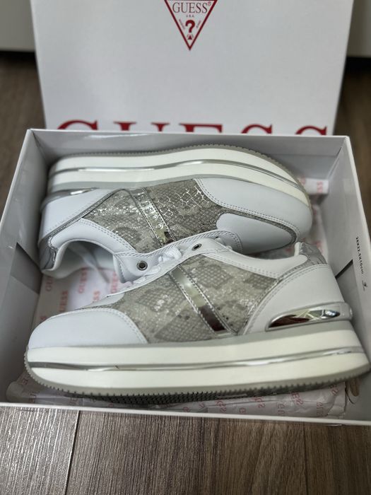 Vand adidasi Guess originali