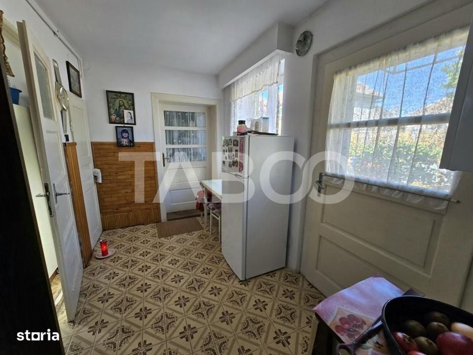Casa spatioasa de vanzare teren 432 mp zona linistita - Lupeni Sibiu