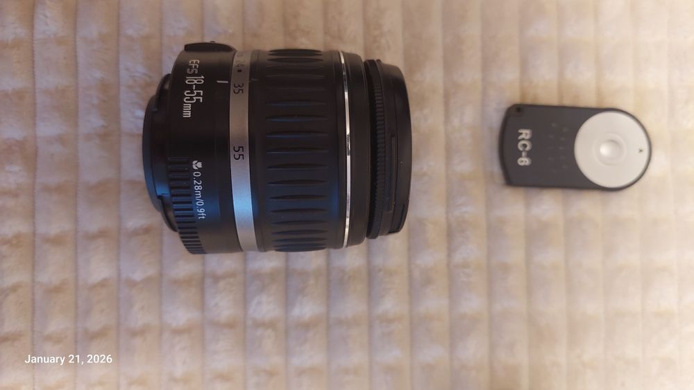 Aparat foto DSLR Canon 550D + obiectiv Tamron si accesorii complete