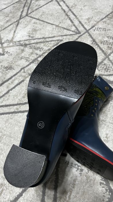 Продам полусапожки новые