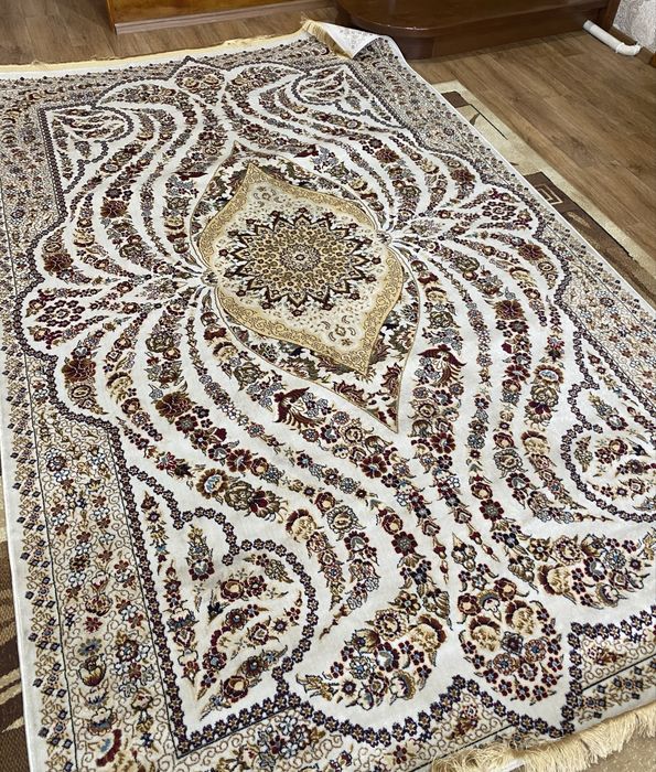 Продам ковер новый