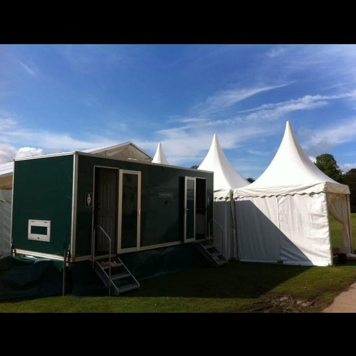 Inchiriere toalete mobile de lux / VIP toalete evenimente
