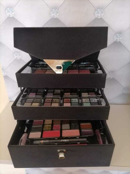 Луксозно кадифено куфарче с гримове на 3 етажа с немско качество