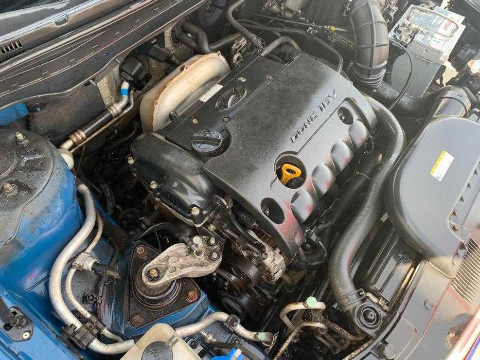 dezmembrez hyundai i30 cod motor G4LA/usa fata i30/usaspate i30/far