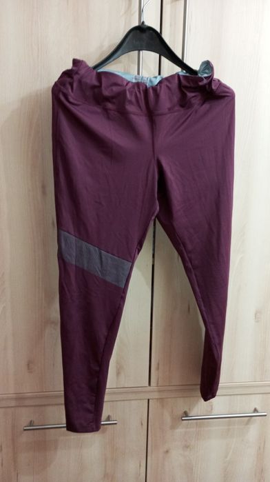 Tricou scurtă pentru femei.