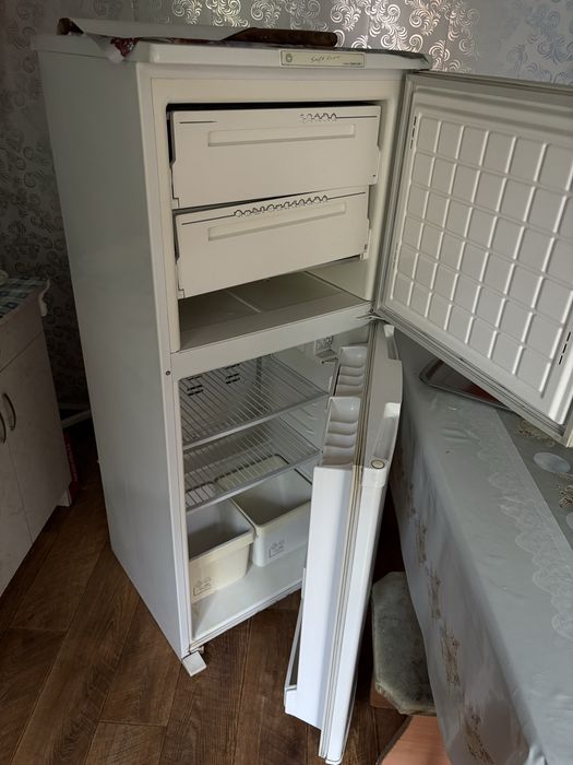 ПРОДАМ СРОЧНО холодильник