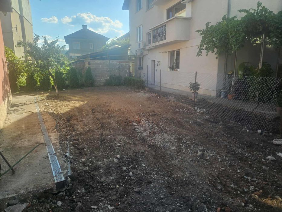 Предлагам услуги с мини багер и самосвал