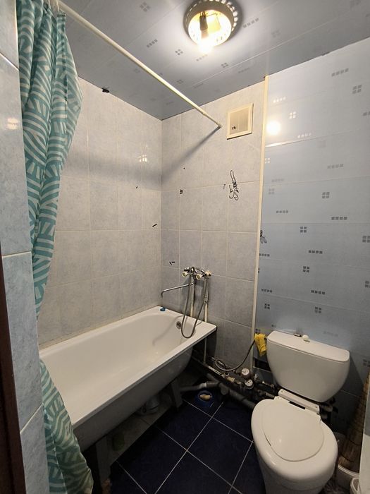 Продам 2 комн ,Ледовый (дом Дон Виктор)