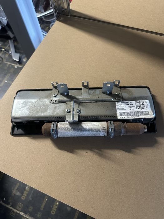 Airbag крака Volkswagen Passat B8 шофьор айрбег пасат б8 8