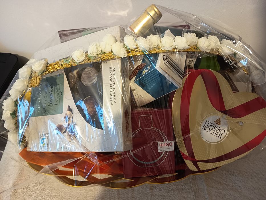 Coș cadou Paște atent selectionat pentru tine .