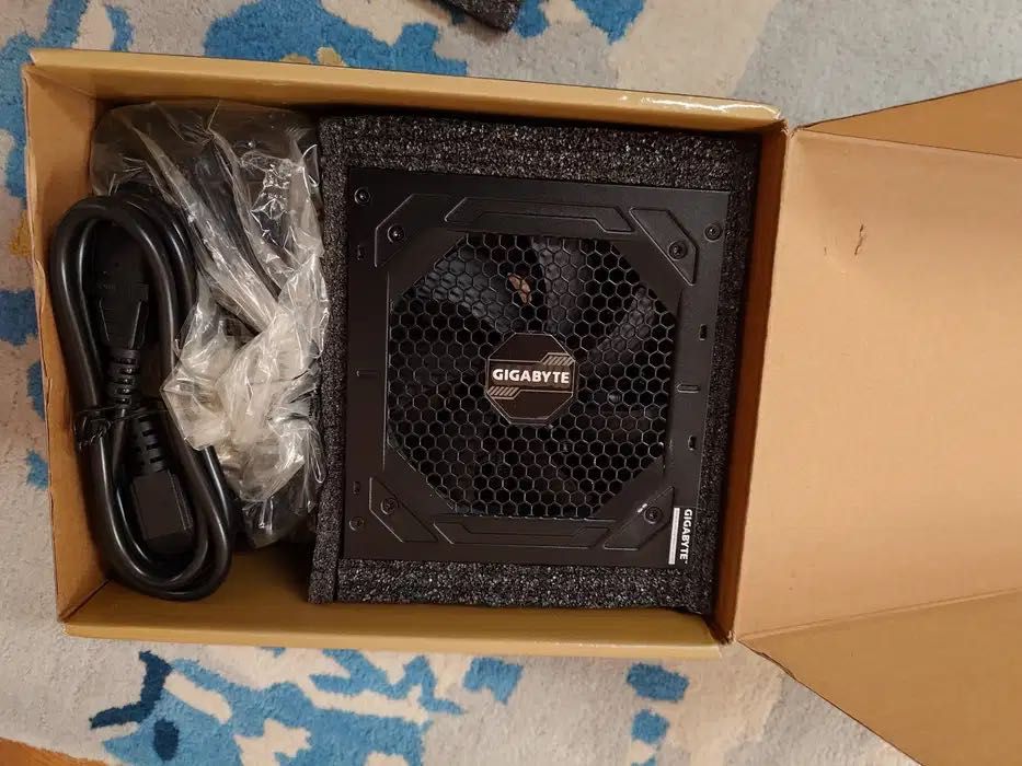 Sursa Gigabyte 750W 80Plus Gold P750GM ca noua